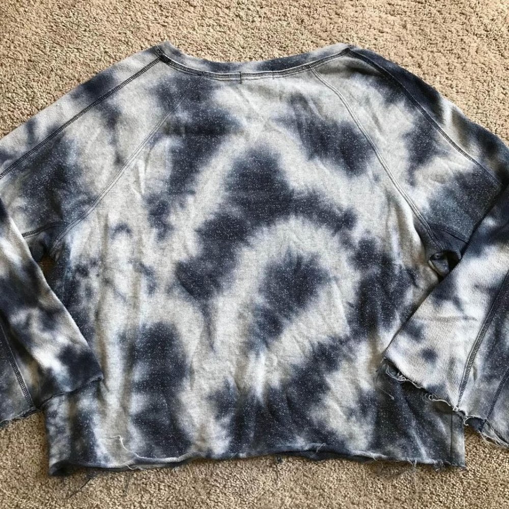 Altar’d State women’s large blue tye dye top - Picture 6 of 6